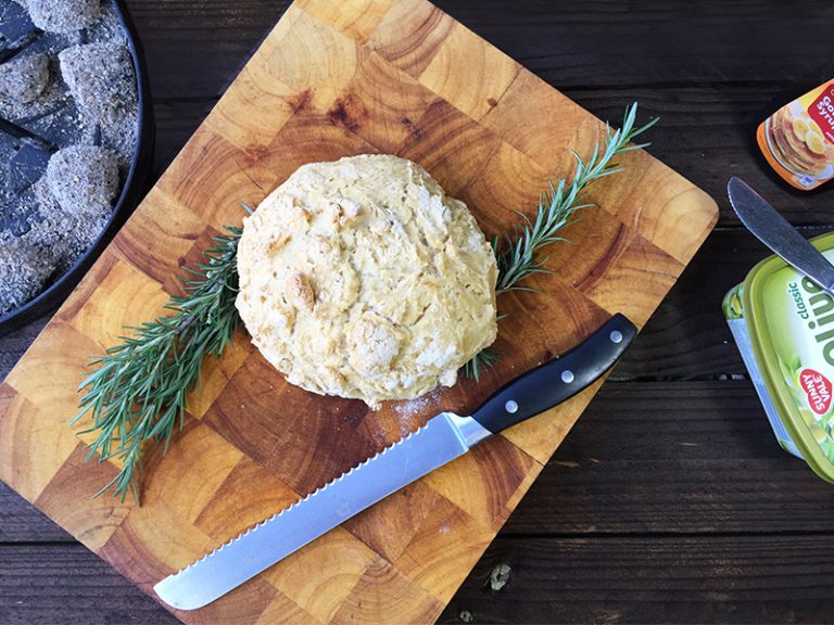 How to Cook Damper in a Camp Oven Snowys Blog